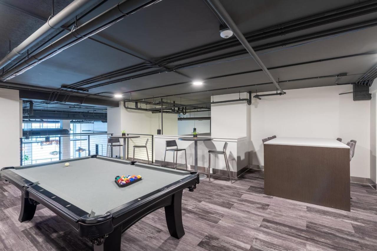 Modern 1Br Apt With Skywalk To Fiserv, Rooftop, And Parking Milwaukee Exterior foto